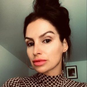 Meet your Posher, Valérie